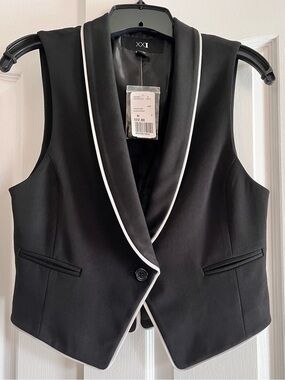 Forever 21 black vest with white piping Medium NWT